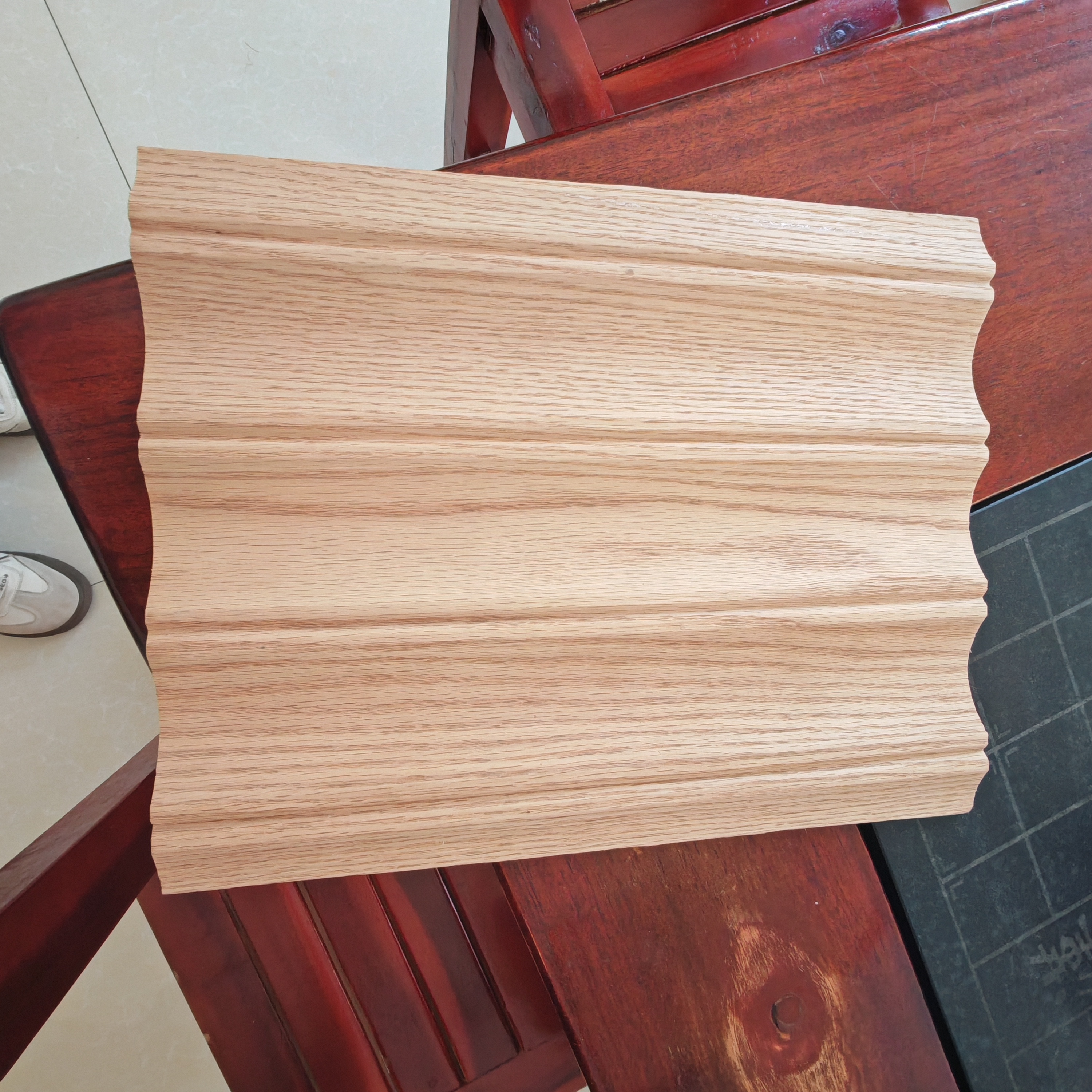 natural-white-oak-veneer-3d-fluted-mdf-sample