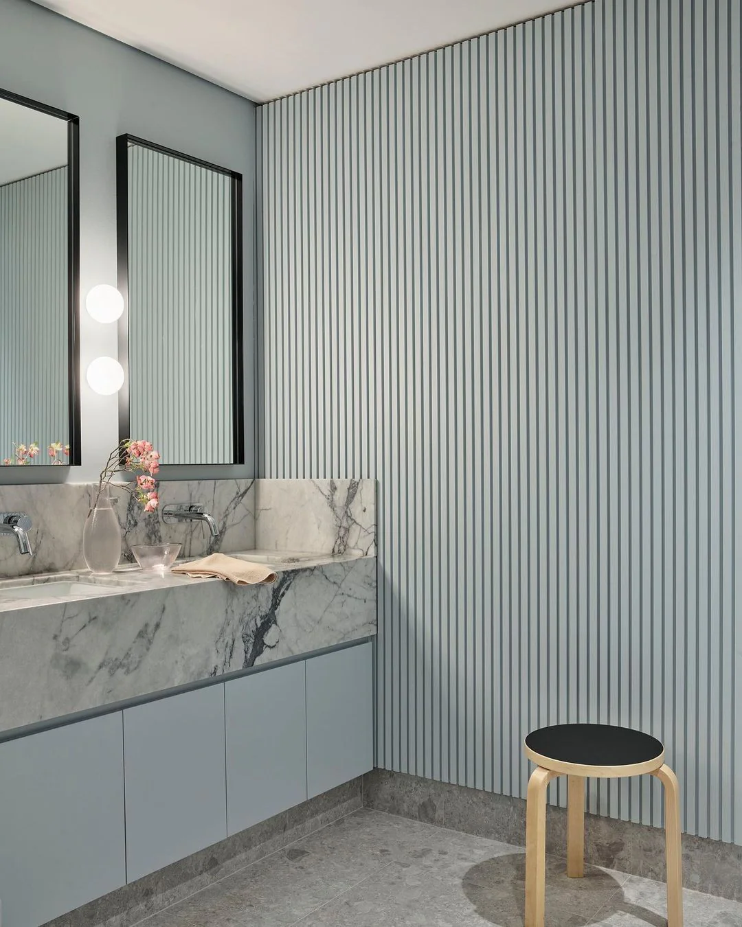 https://www.chenhongwood.com/rollable-flexible-white-primed-vertical-fluted-mdf-wall-panel-product/