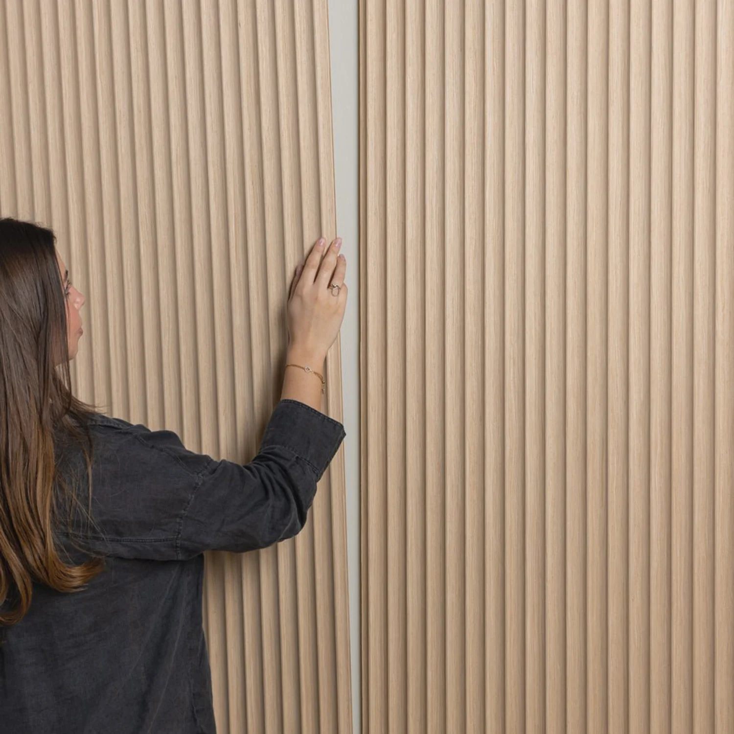https://www.chenhongwood.com/1220244027453050mm-super-flexible-natural-wood-veneered-fluted-mdf-wall-panel-product/