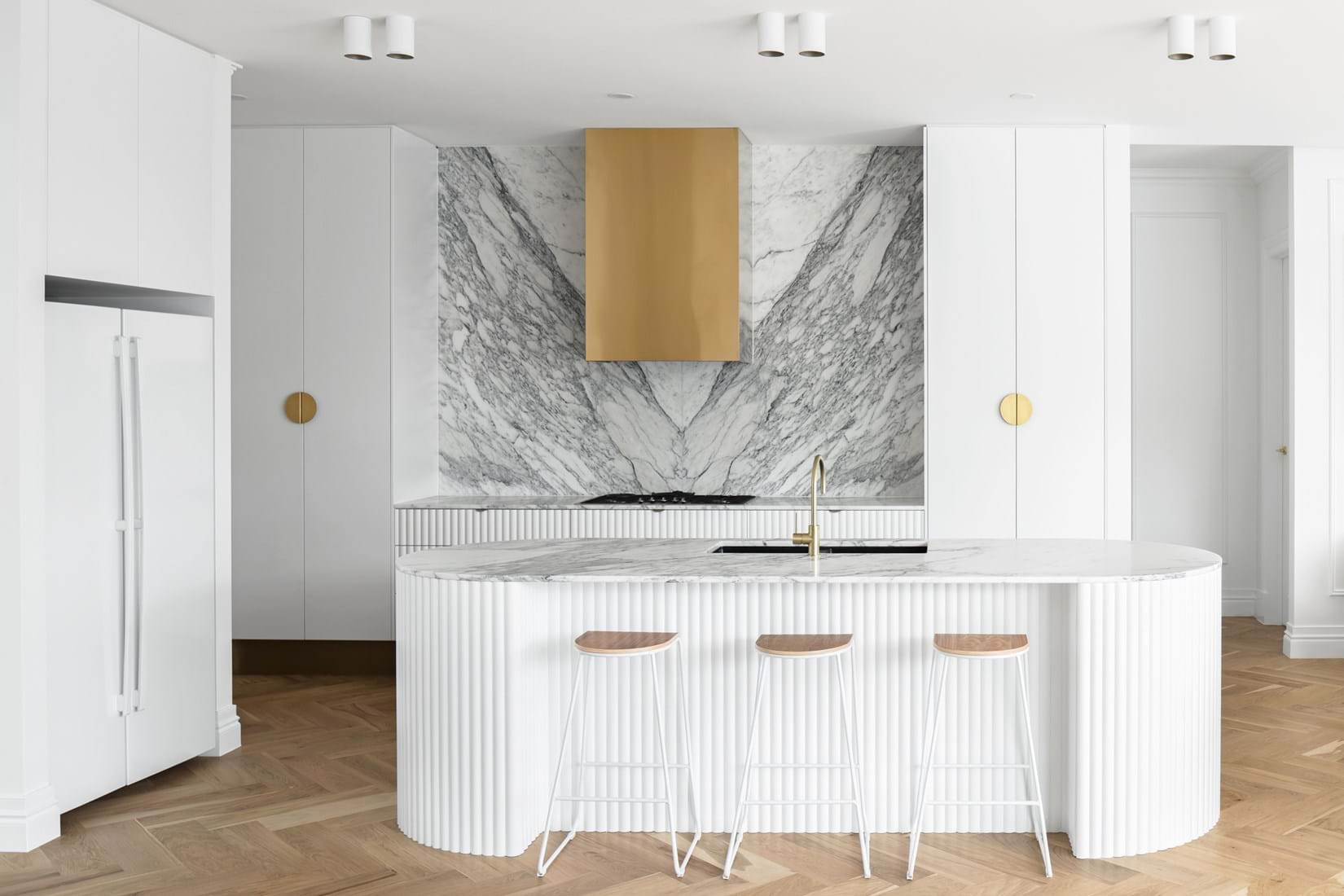 https://www.chenhongwood.com/roll-up-flexible-white-primed-mdf-wall-panel-product/