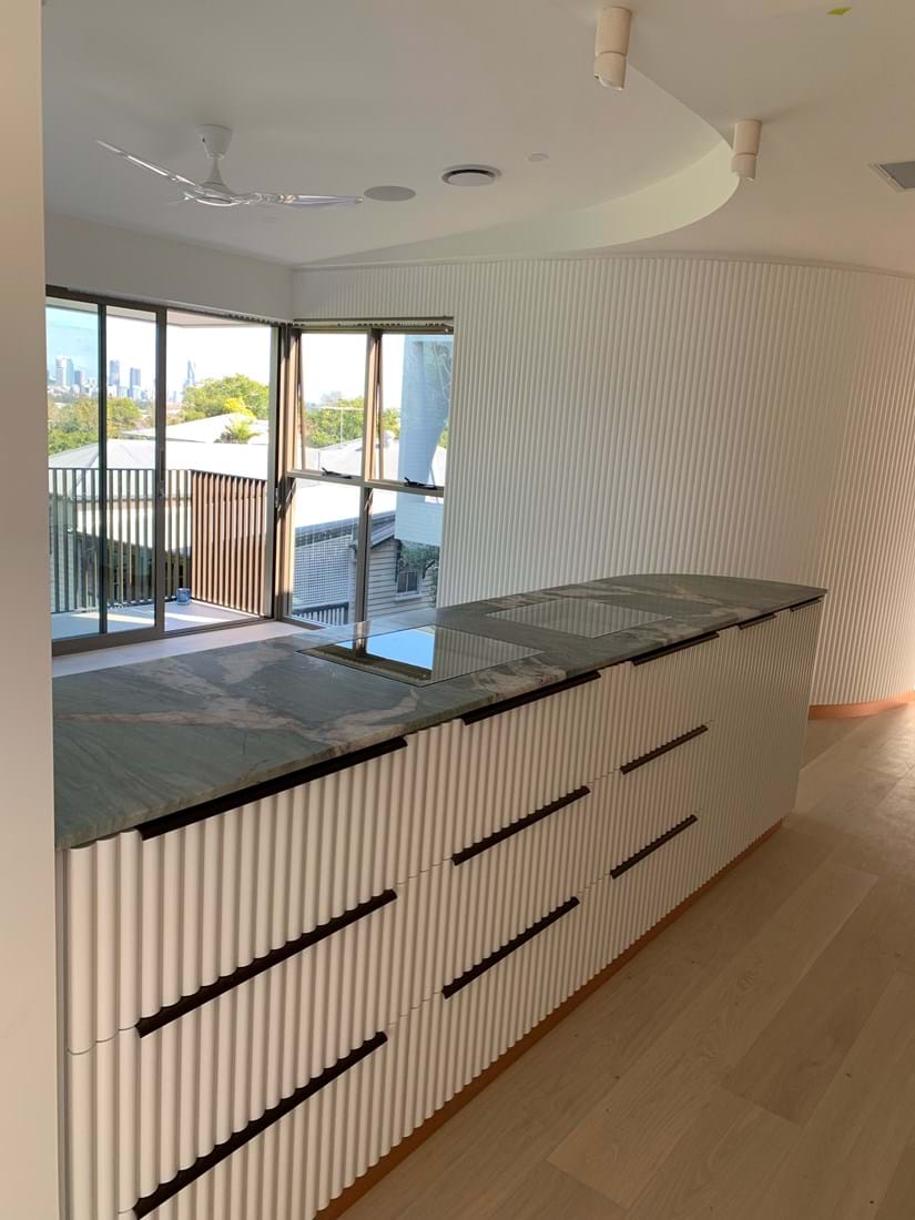 https://www.chenhongwood.com/roll-up-flexible-white-primed-mdf-wall-panel-product/