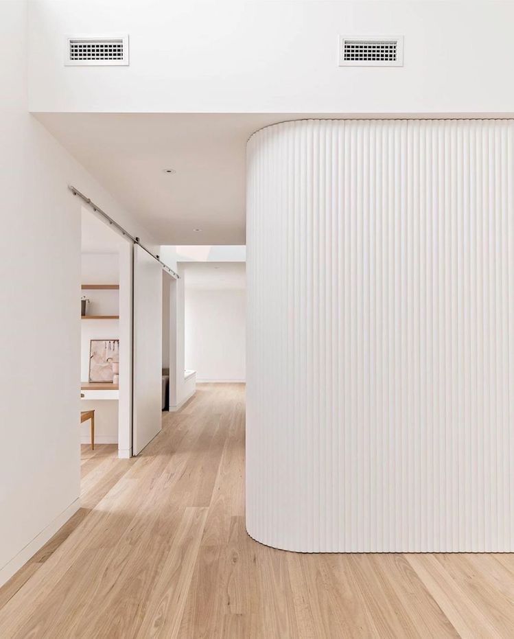 https://www.chenhongwood.com/roll-up-flexible-white-primed-mdf-wall-panel-product/