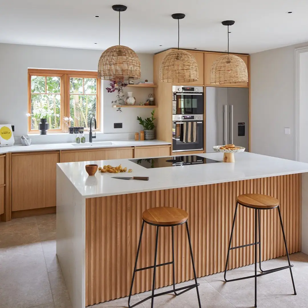 https://www.chenhongwood.com/veneer-surface-flexible-battened-panel-for-wall-decoration-and-furniture-product/